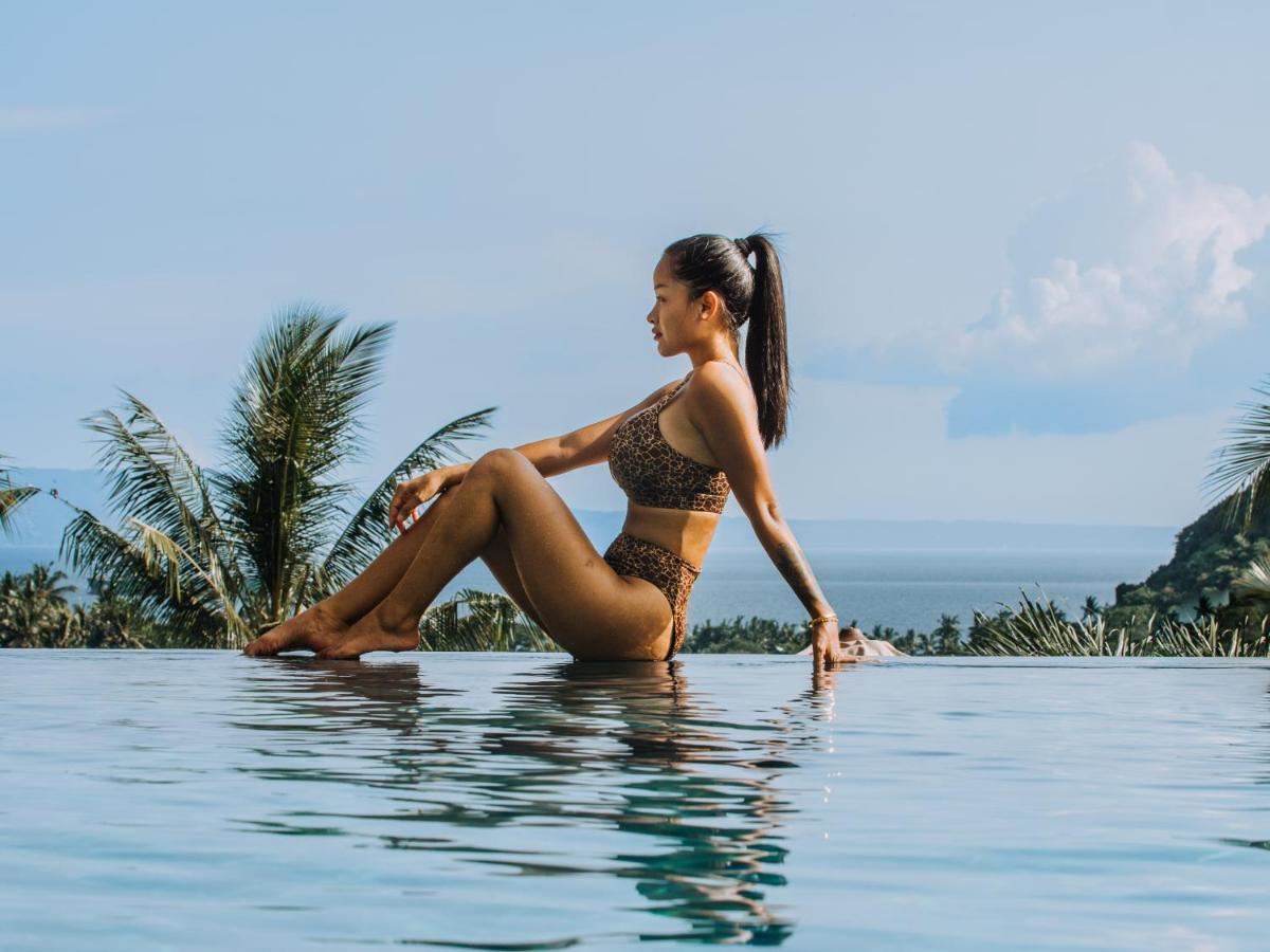 Отель Neano Escape Мангис Экстерьер фото A woman wearing a bikini
